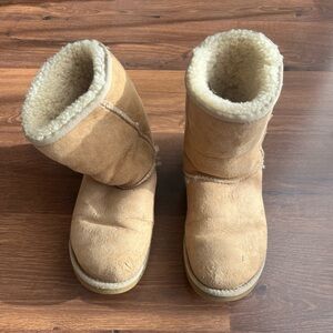 UGG Classic Short II Boots 🤎❄️ | Size 7